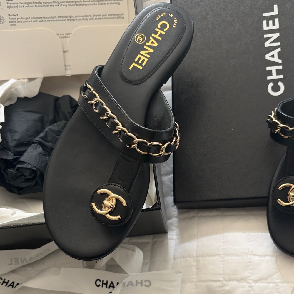 CHANEL Black Leather Chain-Trim Slide Sandals with Gold CC - Picture 3 of 9